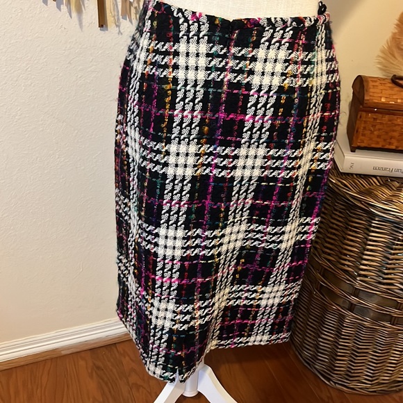 Vintage Below The Knee Plaid Wool Skirt with Pockets by Liz Claiborne/ Size 12 - Picture 4 of 9